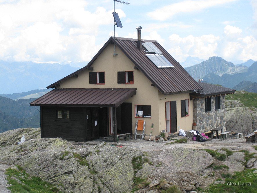 il rif. Benigni.jpg - Il Rifugio Benigni (2222 m.)